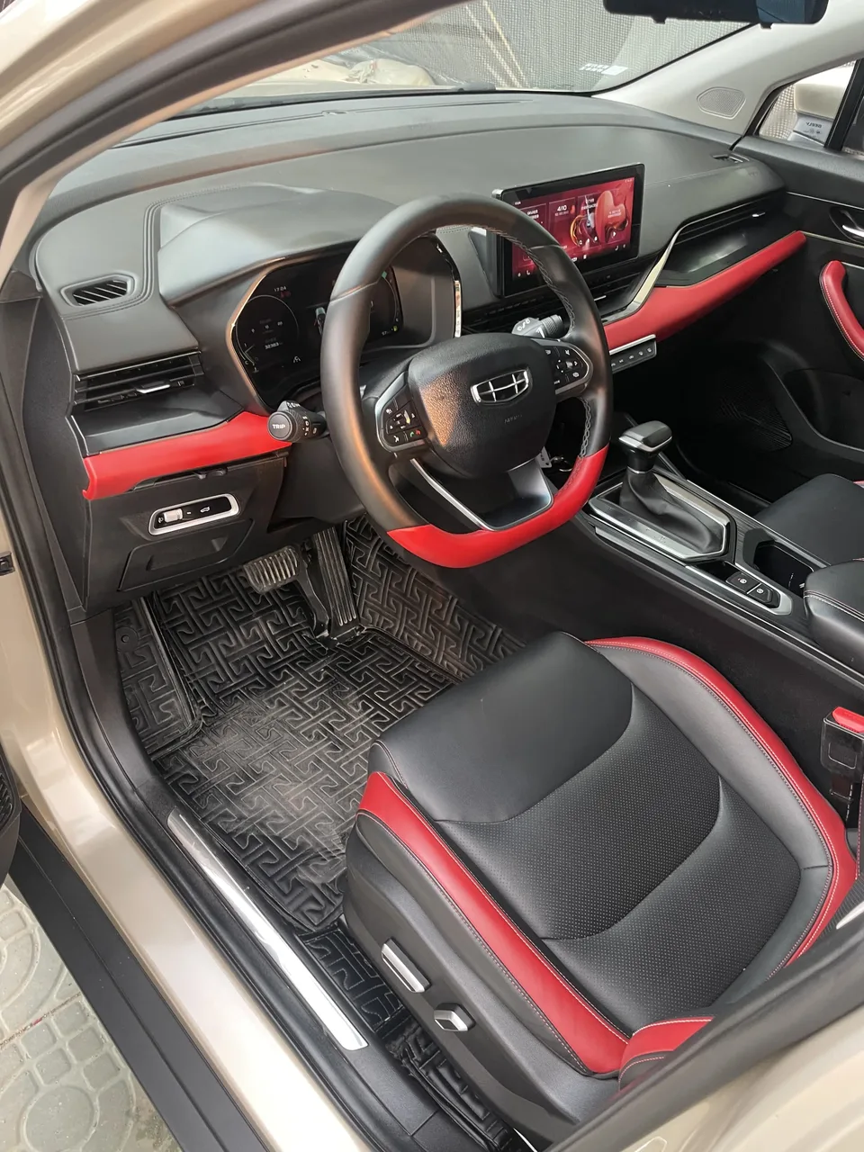 Geely Emgrand S 1.4T CVT Premium Edition 2022 — миниатюра 3