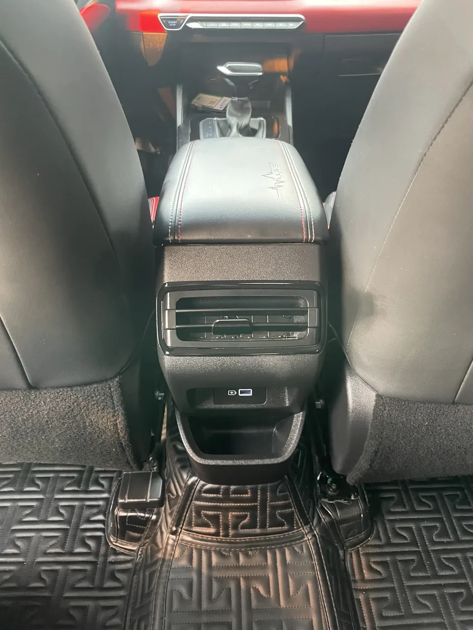 Geely Emgrand S 1.4T CVT Premium Edition 2022 — миниатюра 4