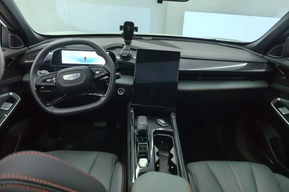 Geely Atlas 1.5TD Longteng Edition 2025 — миниатюра 3