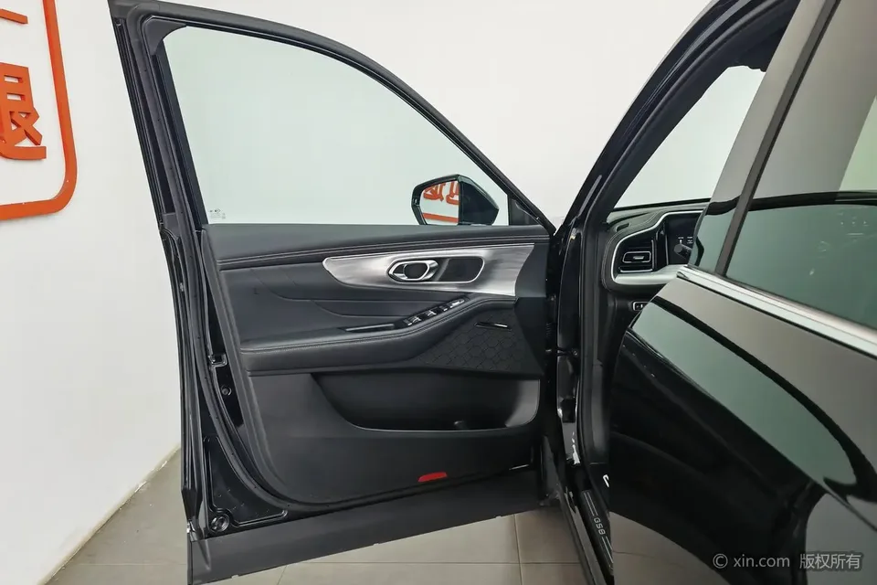 GAC Trumpchi GS8 Trumpchi GS8 2025 Pilot Series 2.0TGDI 2WD 5-seater Luxury Edition 2025 — миниатюра 5