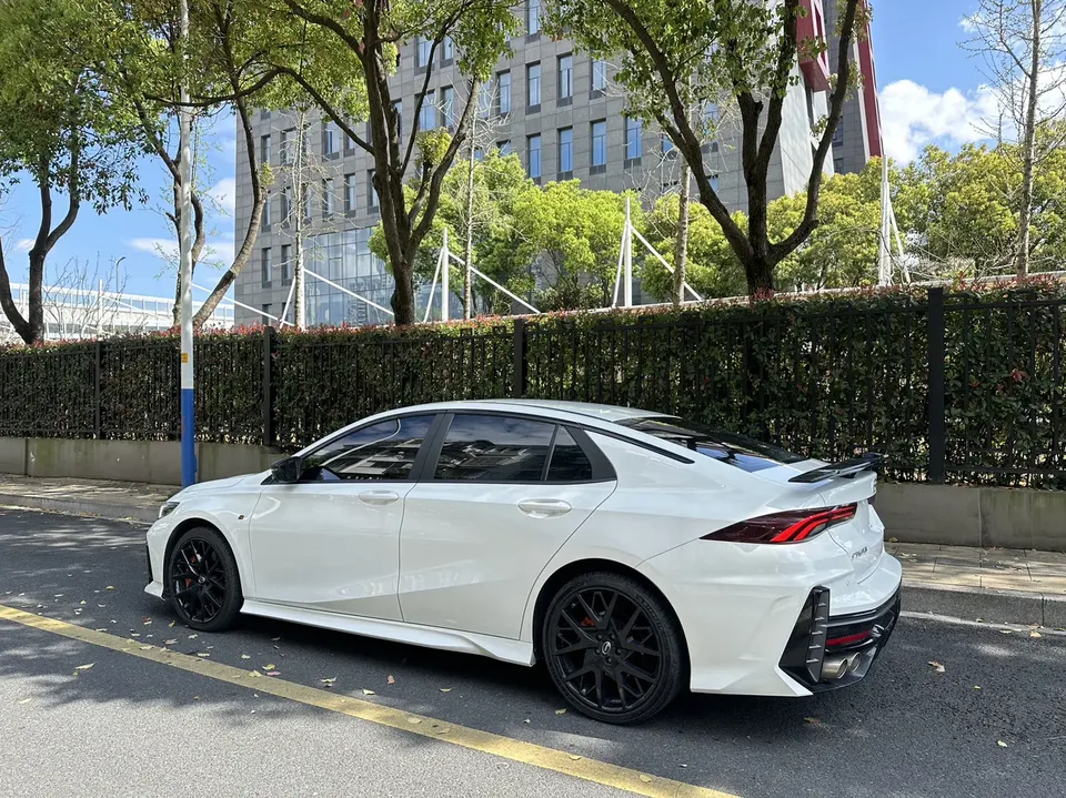 GAC Trumpchi Shadow Leopard 400T Automatic R Max Edition 2023 — миниатюра 2