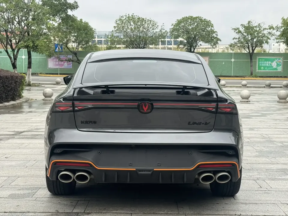 Changan UNI-V 2.0T third-generation JinQing model 2025 — миниатюра 2