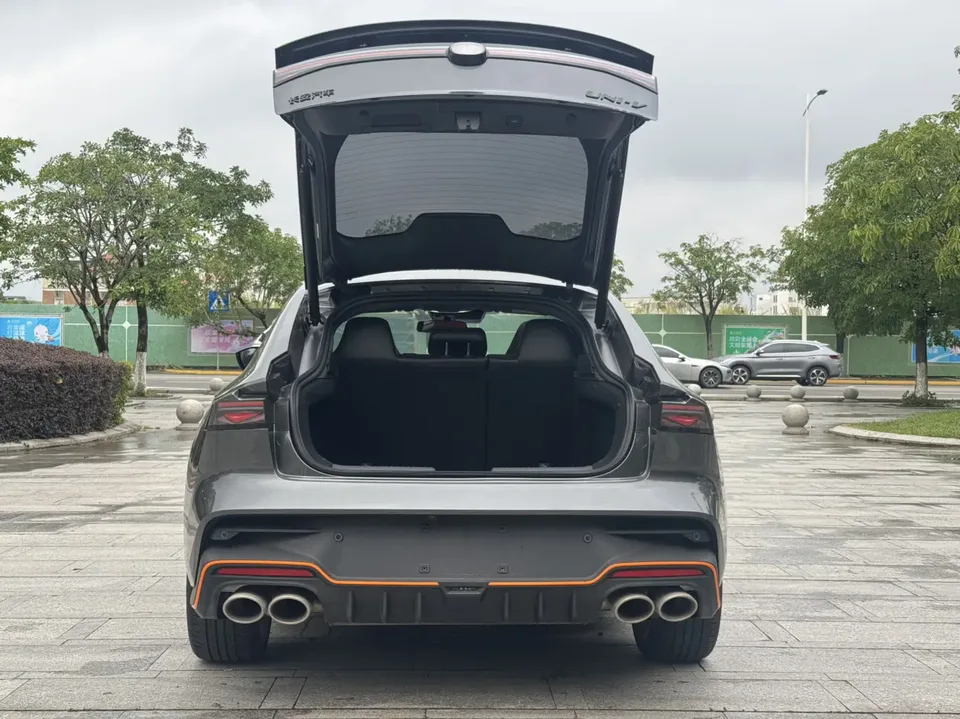 Changan UNI-V 2.0T third-generation JinQing model 2025 — миниатюра 3