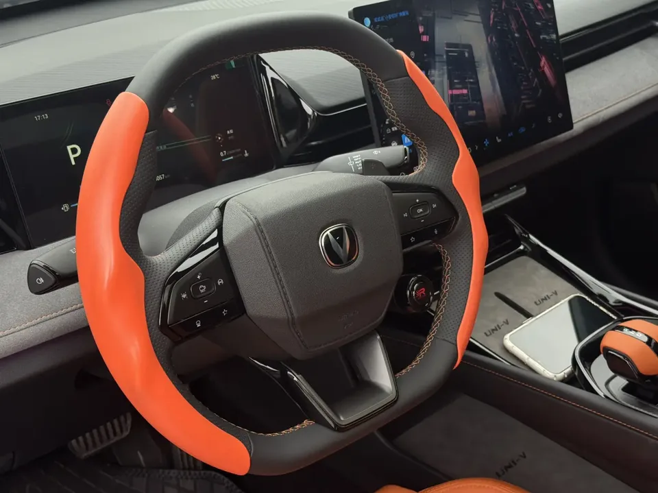 Changan UNI-V 2.0T third-generation JinQing model 2025 — миниатюра 5