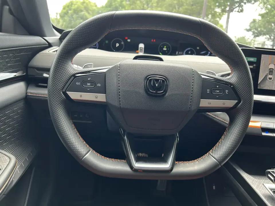 Changan UNI-V third generation 1.5T 500Bar Premium Sports Edition 2025 — миниатюра 5