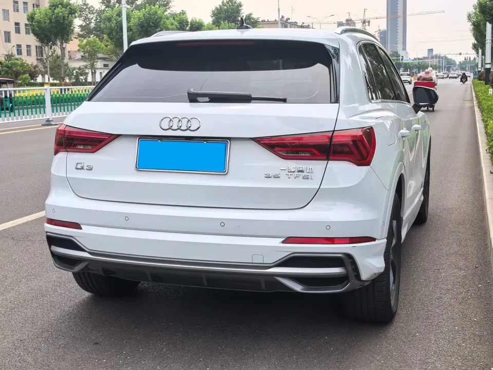 Audi Q3 Audi Q3 2023 35 TFSI Fashionable and Dynamic 2023 — миниатюра 4