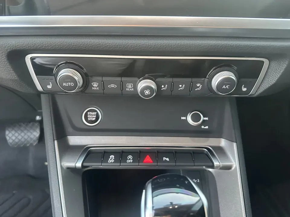 Audi Q3 Audi Q3 2022 35 TFSI aggressive and dynamic model 2022 — миниатюра 3