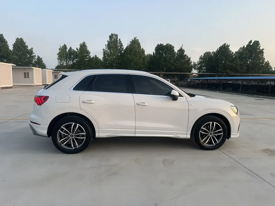 Audi Q3 Audi Q3 2022 35 TFSI aggressive and dynamic model 2022 — миниатюра 5
