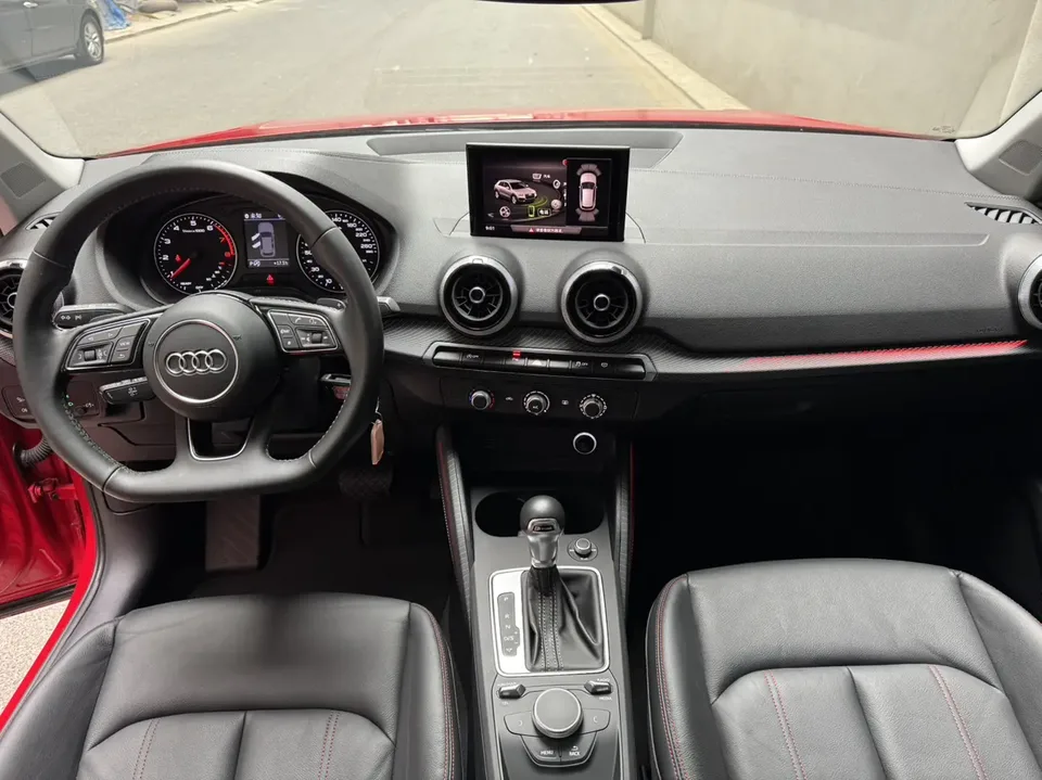 Audi Q2L Audi Q2L 2022 35 TFSI aggressive and dynamic model 2022 — миниатюра 4