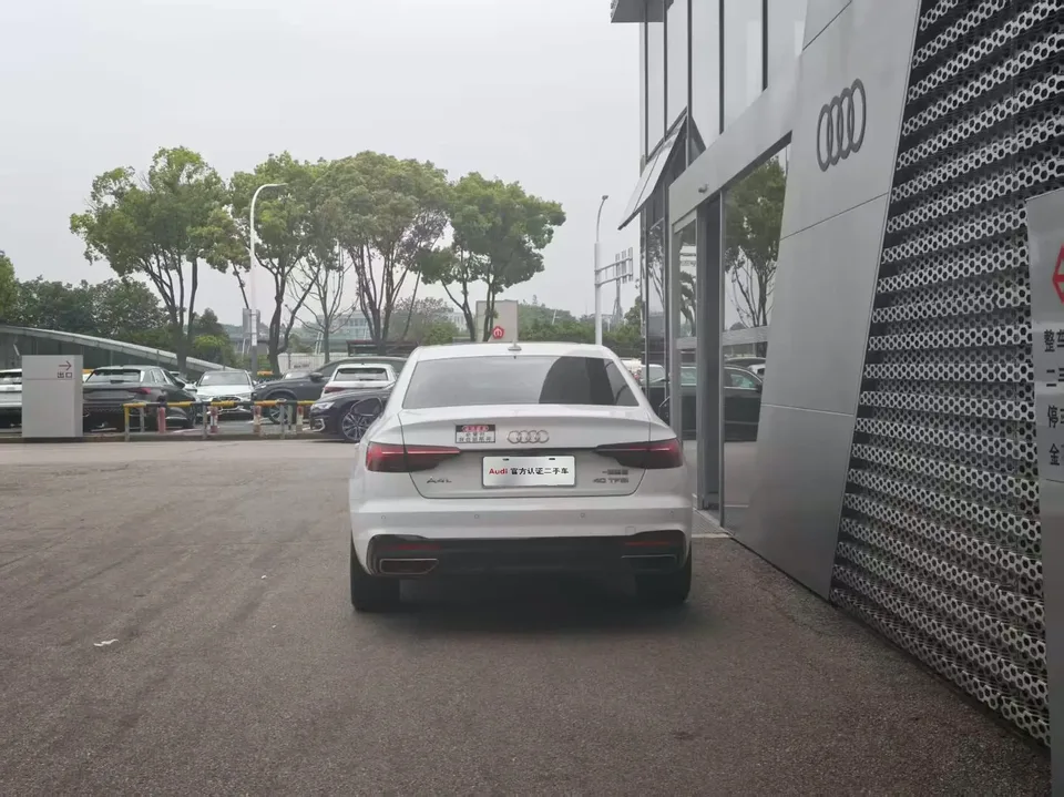 Audi a4 l 40 TFSI luxury and dynamic model 2024 — миниатюра 2