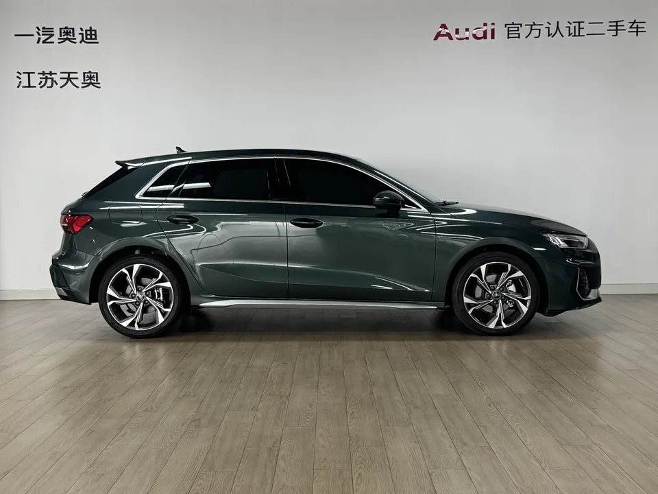 Audi A3 Audi A3 2025 Sportback 35 TFSI Flying Spur Premium Edition 2025 — миниатюра 2