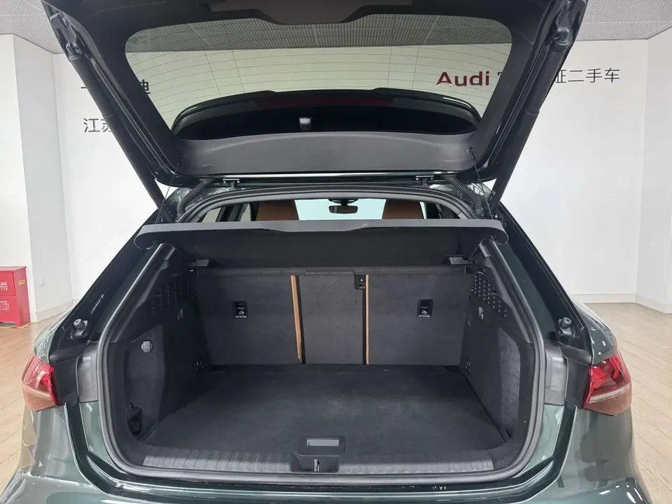 Audi A3 Audi A3 2025 Sportback 35 TFSI Flying Spur Premium Edition 2025 — миниатюра 4
