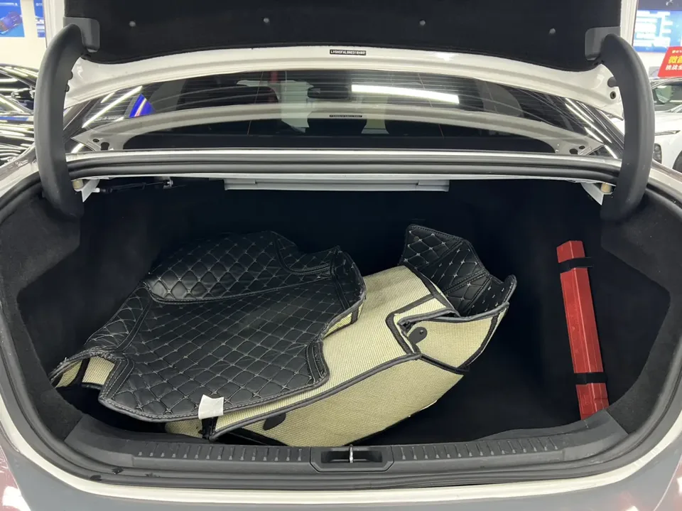 Ford Focus sedan EcoBoost 180 automatic ST Line 2022 — миниатюра 4