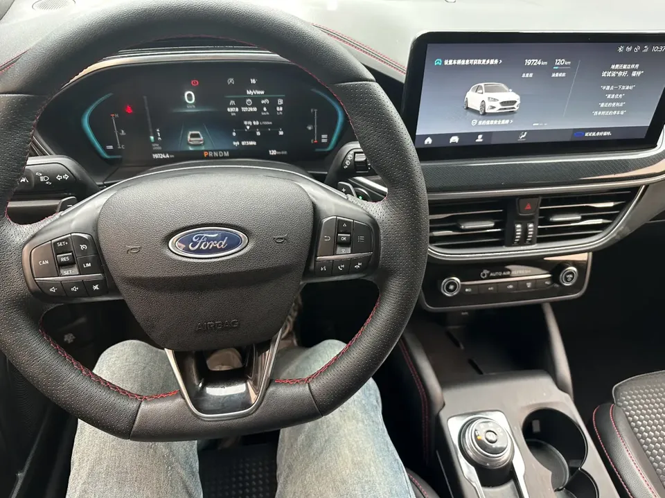 Ford Focus Focus 2021 hatchback EcoBoost 180 automatic ST Line 2022 — миниатюра 3
