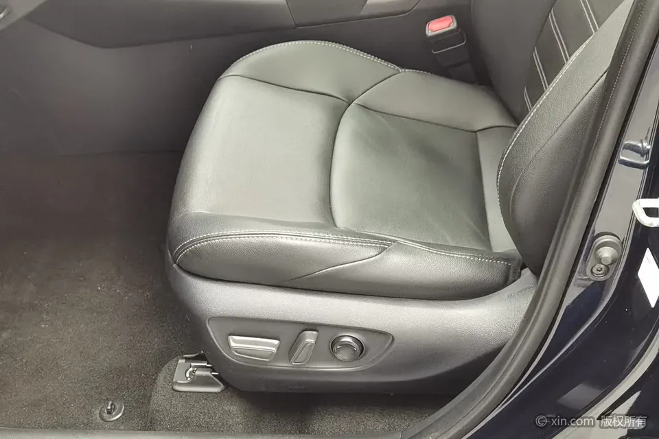 Toyota Willanda 2.0L two-wheel drive luxury PLUS version 2022 — миниатюра 4