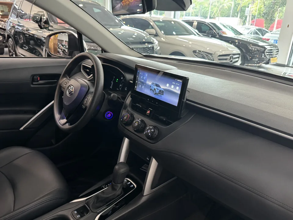 Toyota CorollaCross 2.0L CVT Pioneer Edition 2024 — миниатюра 3