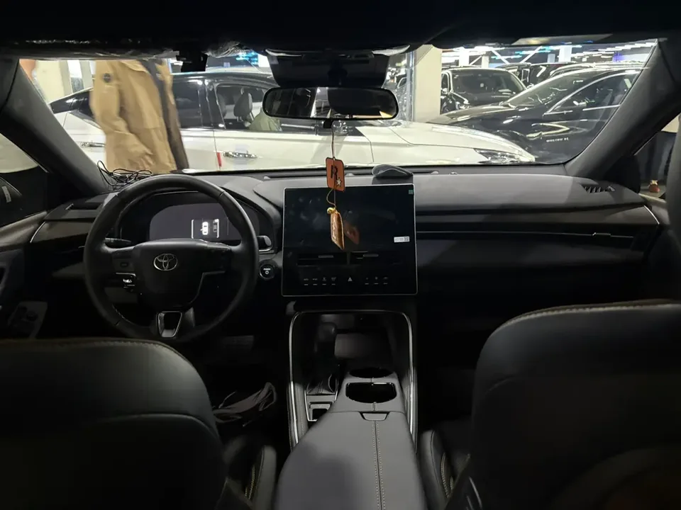 Toyota Avalon Intelligent Electric Hybrid 2.0L E-CVT Luxury Edition 2025 — миниатюра 4