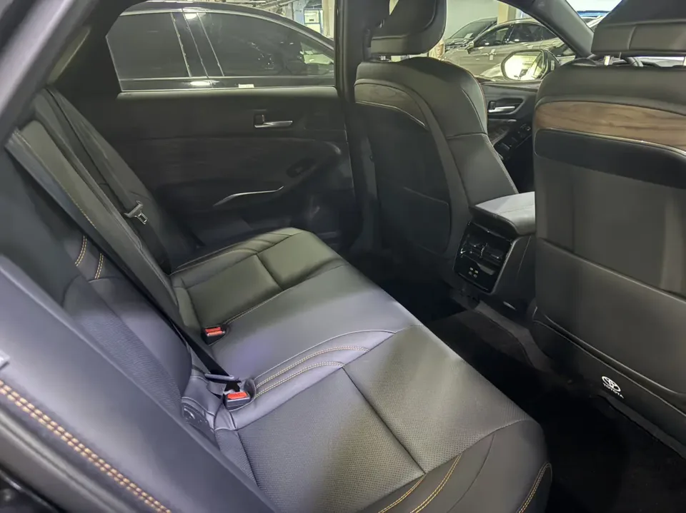 Toyota Avalon Intelligent Electric Hybrid 2.0L E-CVT Luxury Edition 2025 — миниатюра 5
