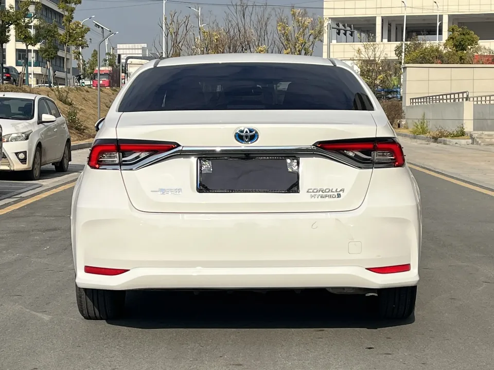 Toyota Corolla Intelligent Electric Hybrid Dual Engine 1.8L E-CVT Elite Edition 2024 — миниатюра 2