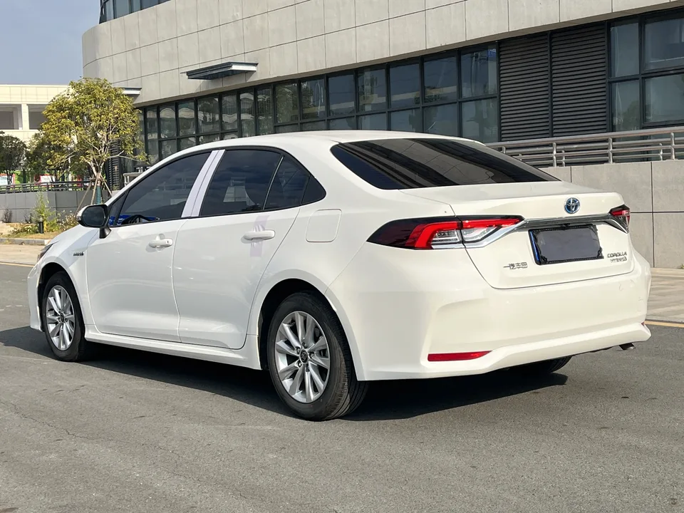Toyota Corolla Intelligent Electric Hybrid Dual Engine 1.8L E-CVT Elite Edition 2024 — миниатюра 4