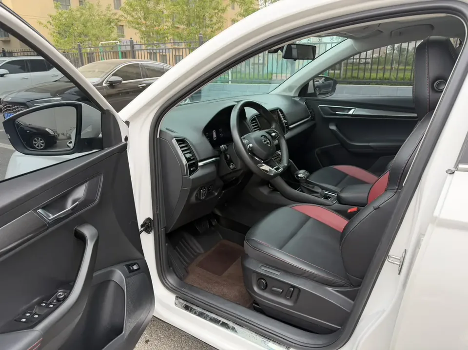 Skoda Karoq facelift TSI280 luxury version 2022 — миниатюра 4
