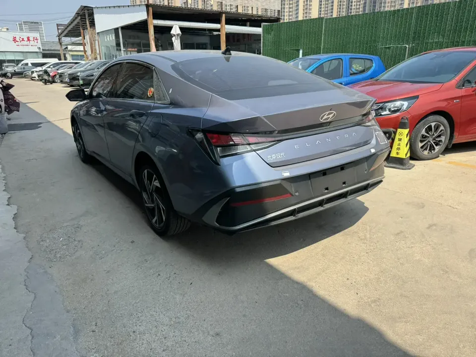 Hyundai Elantra 1.5L CVT GLX Elite Edition 2024 — миниатюра 4