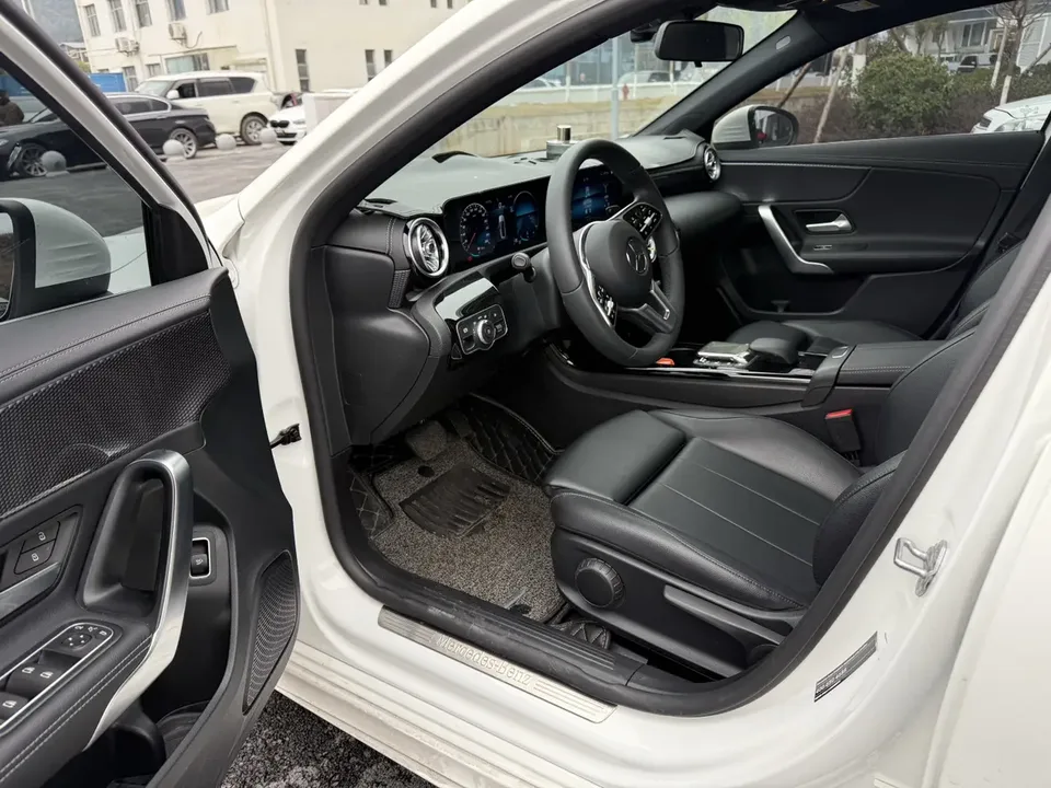 Mercedes-Benz Mercedes Benz A Class Mercedes-Benz A-Class 2022 A 200 L sports sedan dynamic version 2022 — миниатюра 3