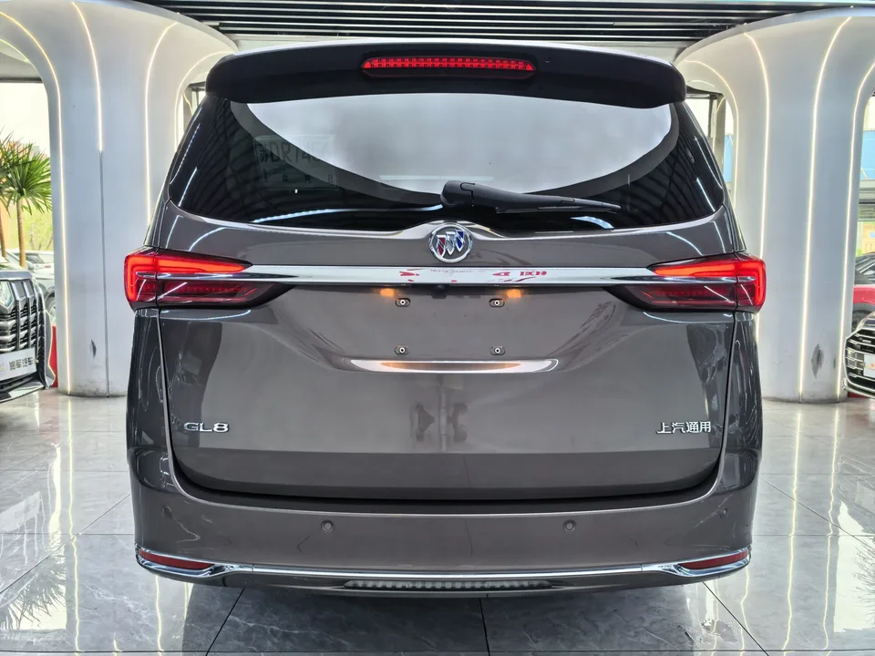 Buick GL8 Land Business Class 2.0T Luxury Edition 2023 — миниатюра 2
