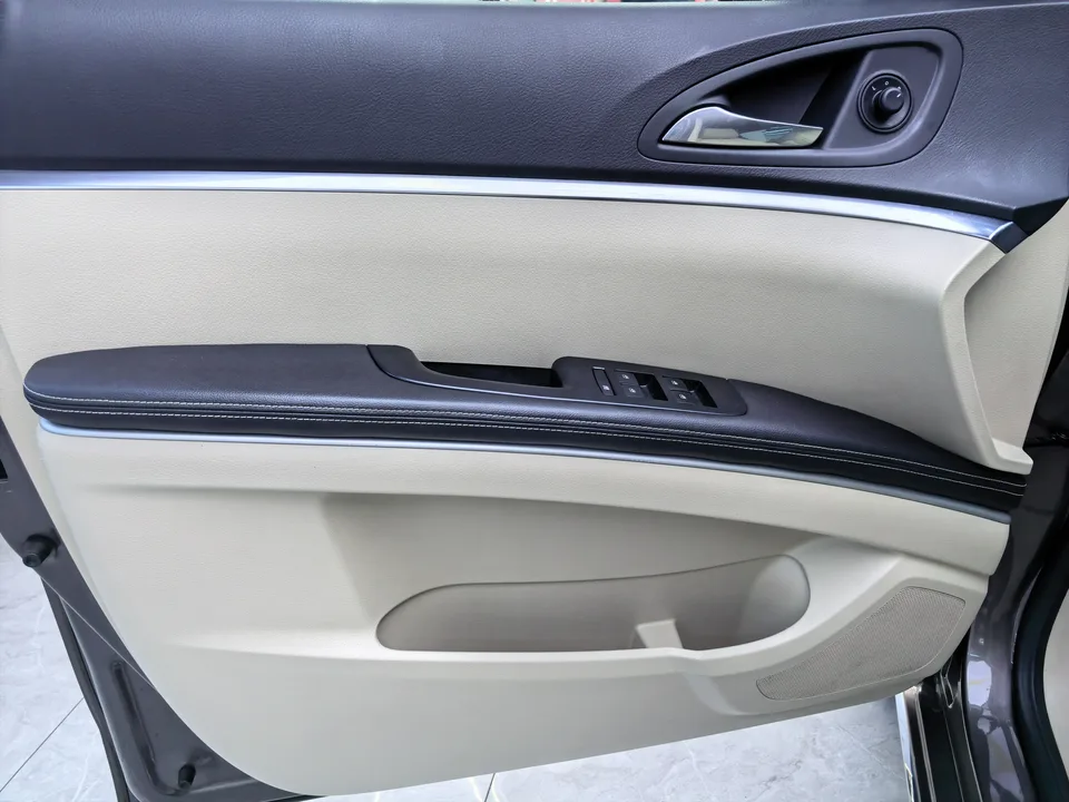 Buick GL8 Land Business Class 2.0T Luxury Edition 2023 — миниатюра 3