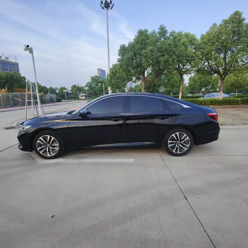 Honda Inspire 2022 Insignia Hybrid 2.0L Pure Elegant Edition 2023 — миниатюра 3