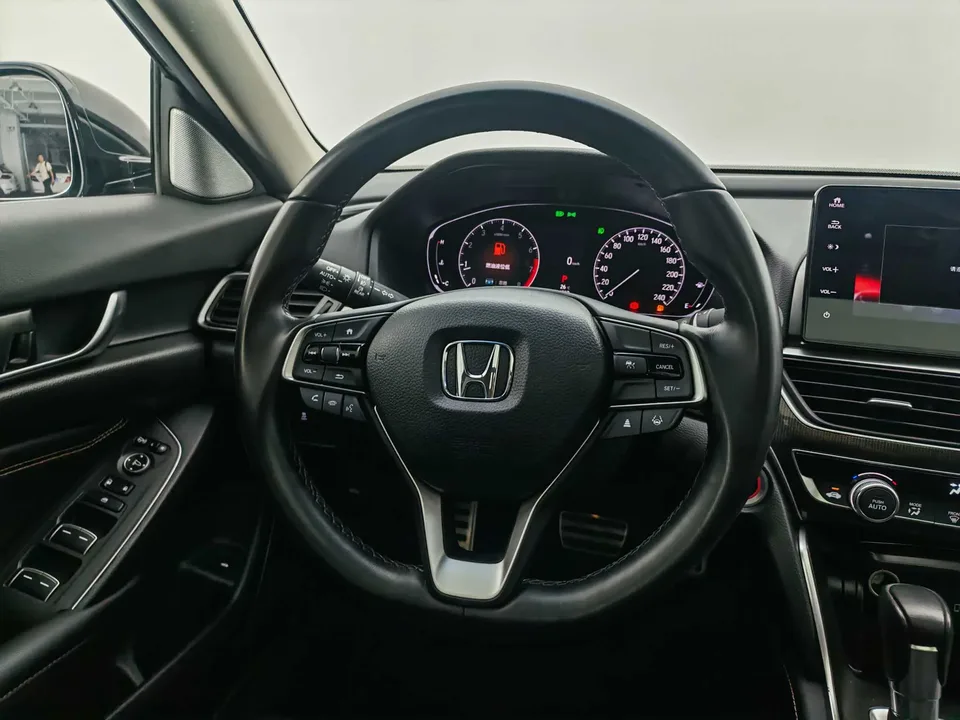 Honda Accord 2022 Accord 260TURBO Fantasy Night Premium Edition 2022 — миниатюра 3