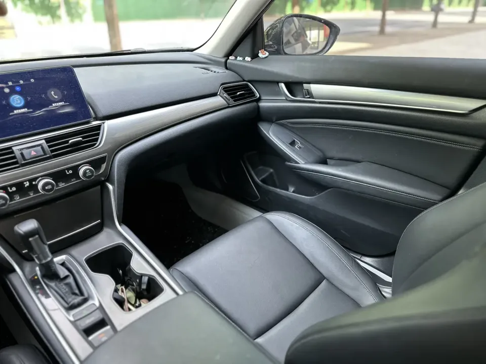 Honda Accord Accord 2022 260TURBO Deluxe Edition 2022 — миниатюра 2