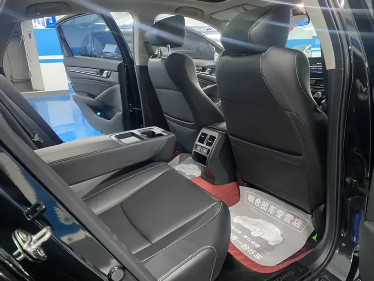 Honda Accord 2022 Accord 260TURBO Fantasy Night Premium Edition 2022 — миниатюра 5