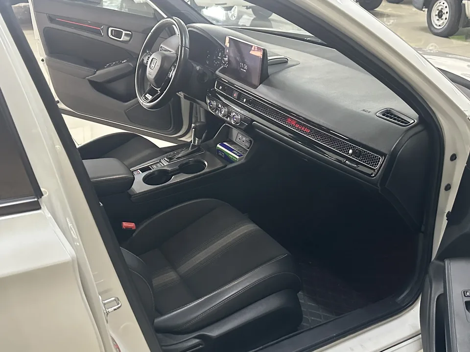Honda CIVIC 2023 Civic HATCHBACK 240TURBO CVT Extreme Edition 2023 — миниатюра 5