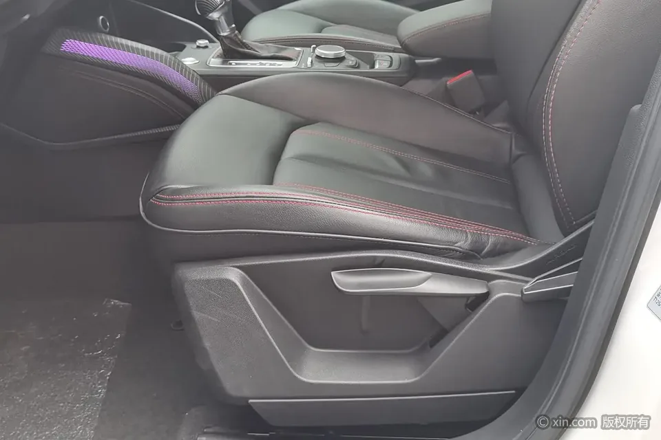 Audi Q2L Audi Q2L 2022 35 TFSI aggressive and dynamic model 2023 — миниатюра 2