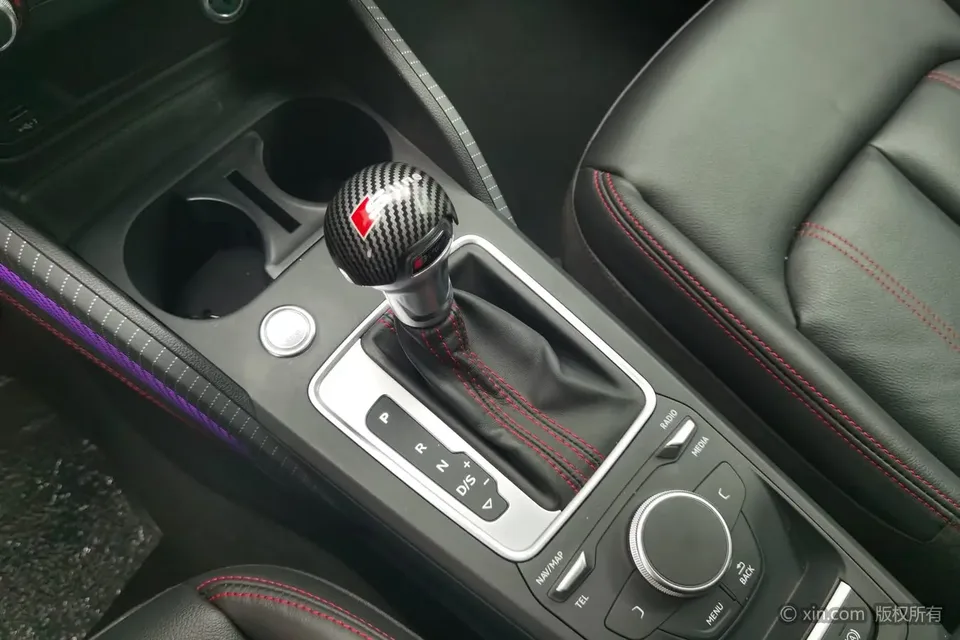 Audi Q2L Audi Q2L 2022 35 TFSI aggressive and dynamic model 2023 — миниатюра 4