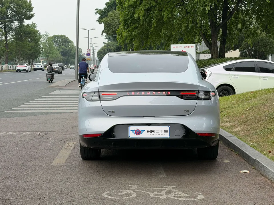 Leapmotor Zero running C01 Pure Electric 525 Premium Edition 2025 — миниатюра 2