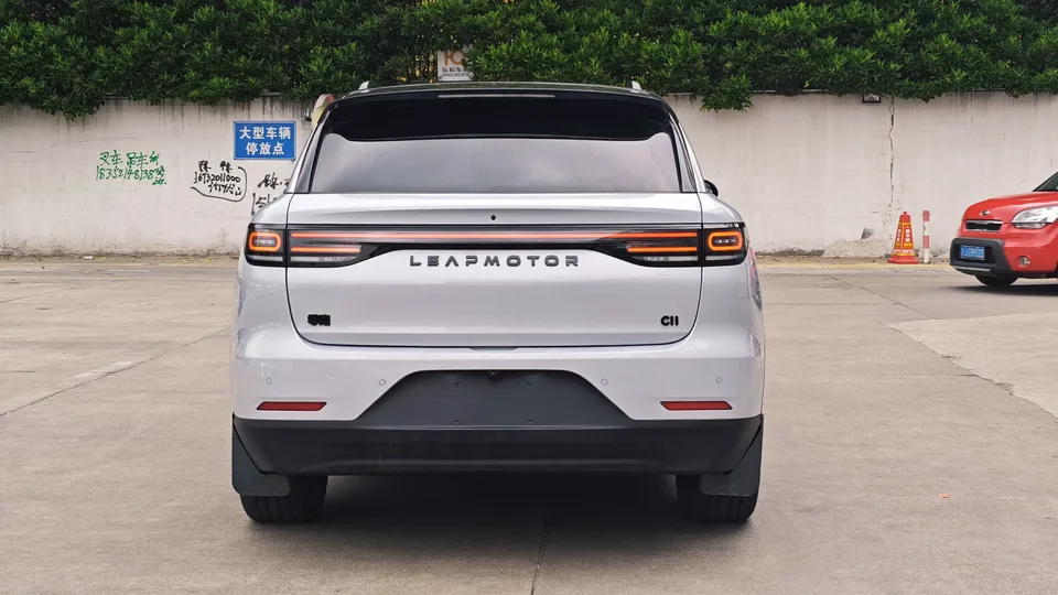 Leapmotor Zero running C11 Leapmotor C11 2026 Pure Electric Edition 640 LiDAR Zhizun Edition 2025 — миниатюра 5
