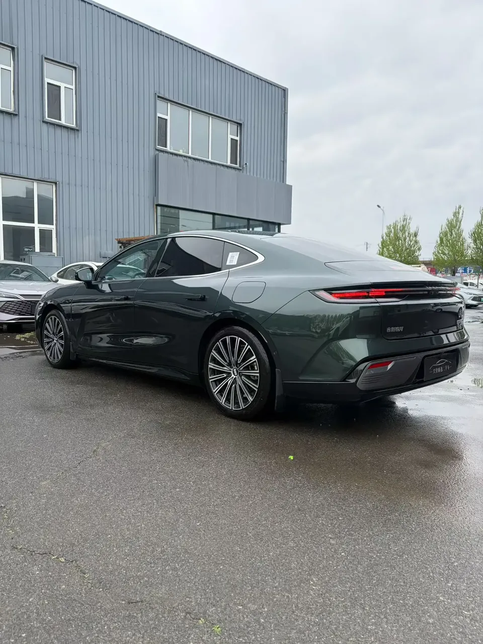Geely Galaxy Star 8 PHEV 130km EM-P Starship Edition 2025 — миниатюра 4