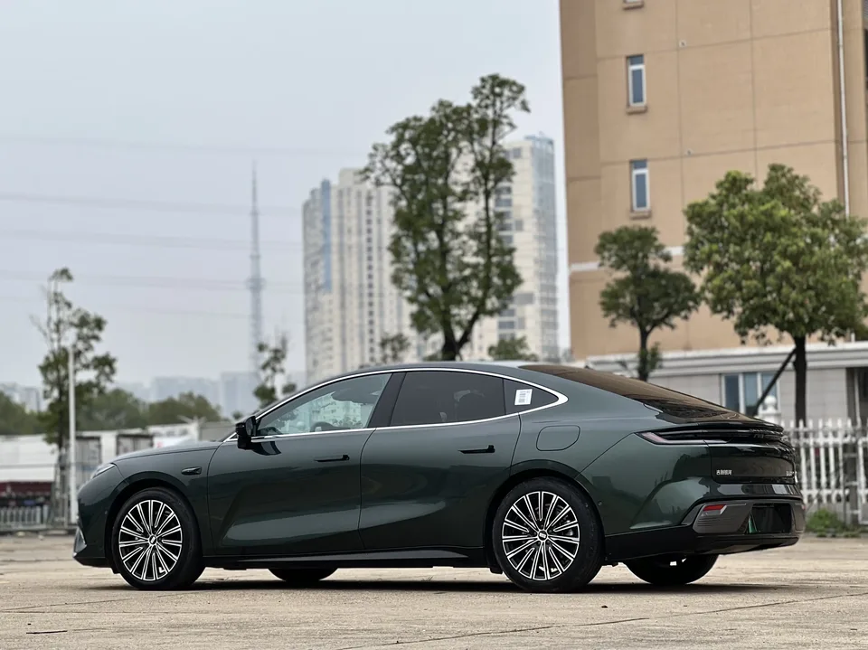 Geely Galaxy Star 8 PHEV Galaxy Star 8 PHEV 2025 130km EM-P Starship Edition 2025 — thumbnail 3