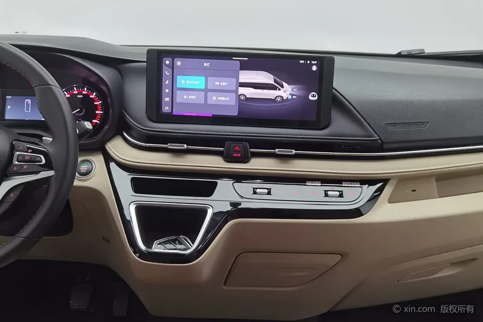 Datong Xintu V70 Xintu V70 2025 2.0T Diesel Automatic Luxury Edition Short Axis Low Top 7 Seaters 150Ps 2024 — миниатюра 3