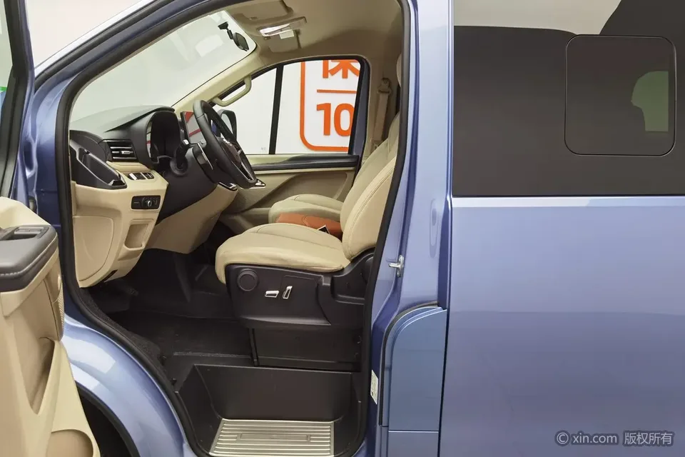 Datong Xintu V70 Xintu V70 2025 2.0T Diesel Automatic Luxury Edition Short Axis Low Top 7 Seaters 150Ps 2024 — миниатюра 4