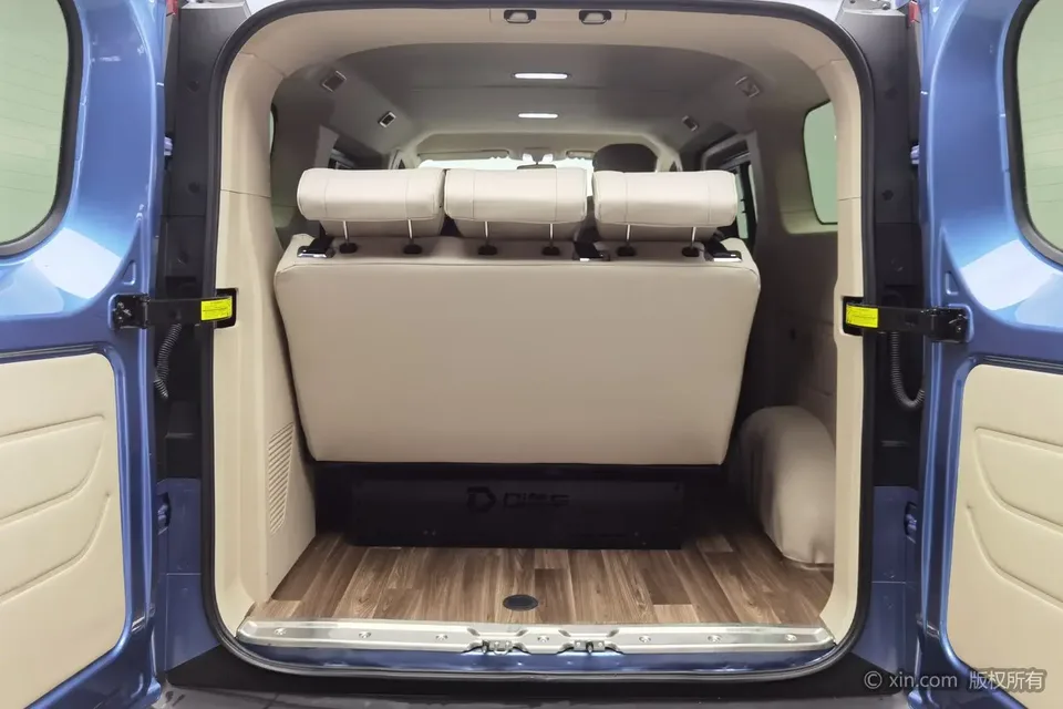 Datong Xintu V70 Xintu V70 2025 2.0T Diesel Automatic Luxury Edition Short Axis Low Top 7 Seaters 150Ps 2024 — миниатюра 5