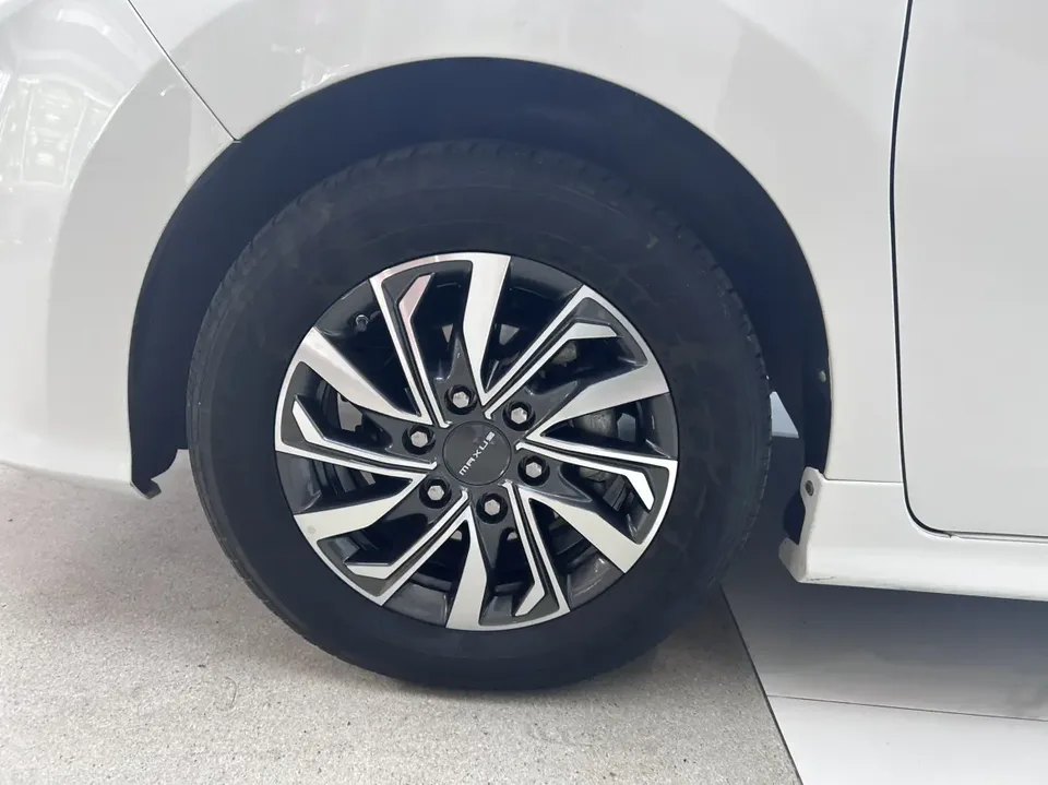 Datong Maxus G20 facelift PLUS 2.0T gasoline automatic luxury version 2023 — миниатюра 3