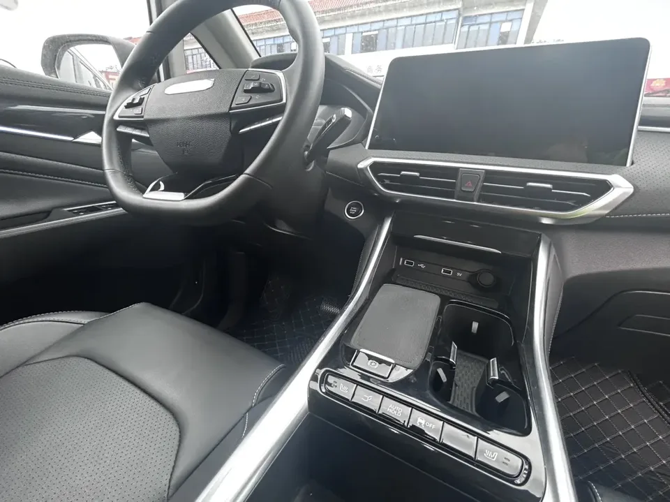 Datong Maxus G50 Maxus G50 2023 PLUS 1.5T automatic customized entry version 2023 — миниатюра 3