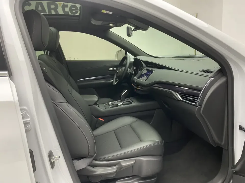 Cadillac XT4 Cadillac XT4 2022 28T two-wheel drive fashion model 2022 — миниатюра 4
