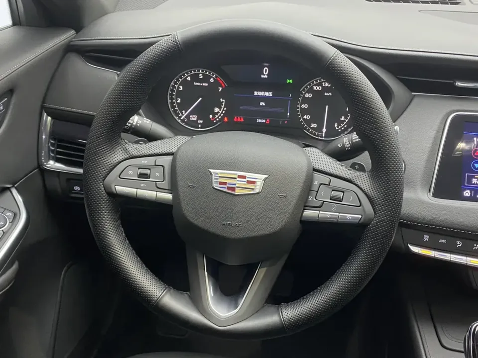 Cadillac XT4 Cadillac XT4 2022 28T two-wheel drive fashion model 2022 — миниатюра 5