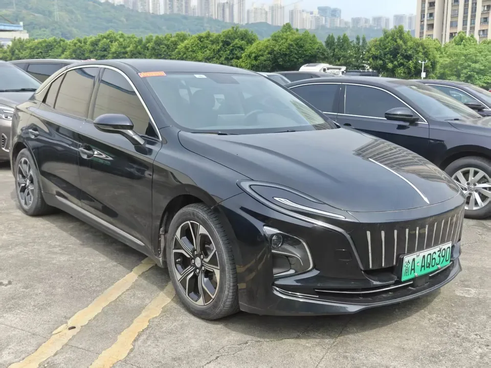 Hongqi E-QM5 facelift basic travel version 2023 — миниатюра 3
