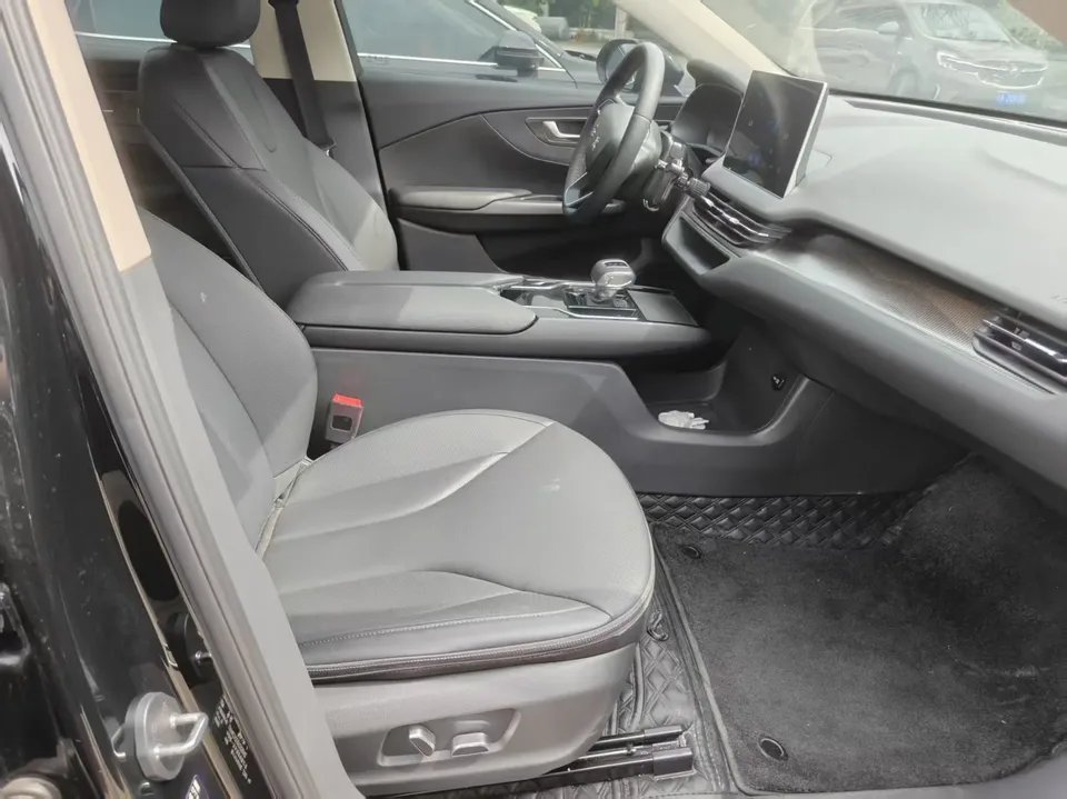 Hongqi E-QM5 facelift basic travel version 2023 — миниатюра 4