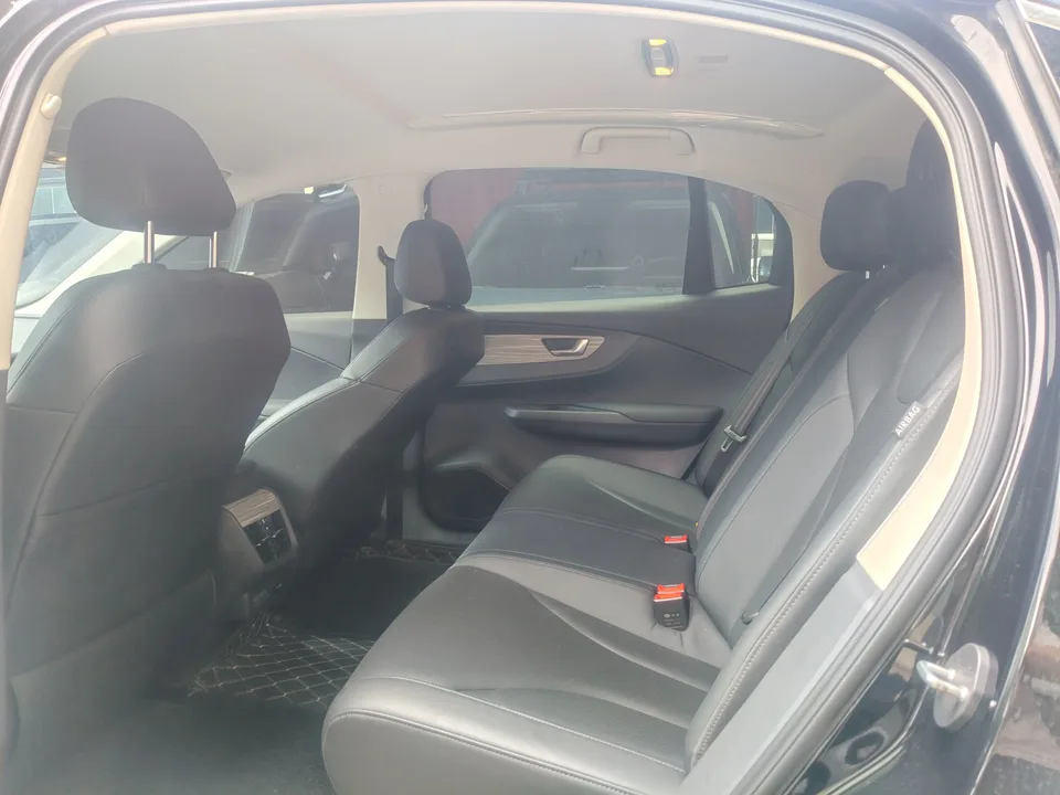 Hongqi E-QM5 E-QM5 2023 Hongqi E-QM5 2023 620KM PLUS Edition 2023 — миниатюра 3